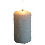 Die Schneekerze ist eine weiße Stumpenkerze aus Wachs (Paraffin). Das Äußere sieht aus wie Schnee. Maße ca. 7 cm Durchmesser, ca. 13 cm hoch. Brenndauer ca. 30 Stunden.