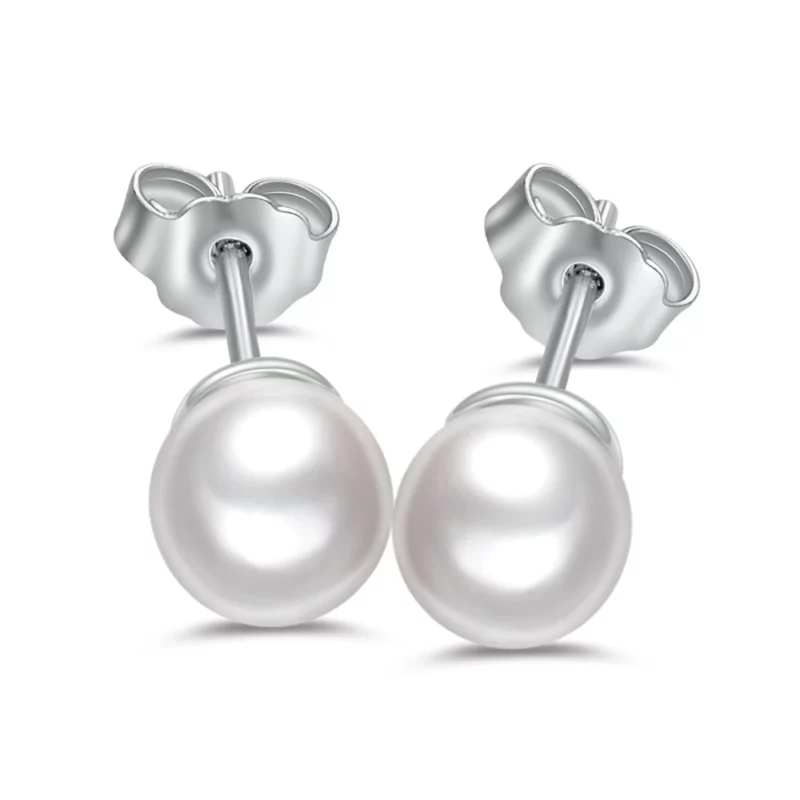 Ein Paar Perlenohrstecker aus Silber 925/00 rhodiniert. Jeder Ohrstecker ist mit einer ca. 7 mm (im Durchmesser) weißen Süßwasser-Zuchtperle (AAA - höhste Perlenqualität) besetzt. Die Ohrstecker werden in einem Schmucketui geliefert.